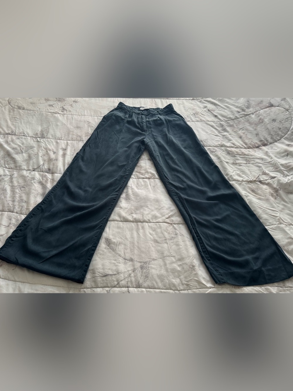 Abercrombie & Fitch charcoal gray Wide-Leg Pants, size XS pleated front pockets